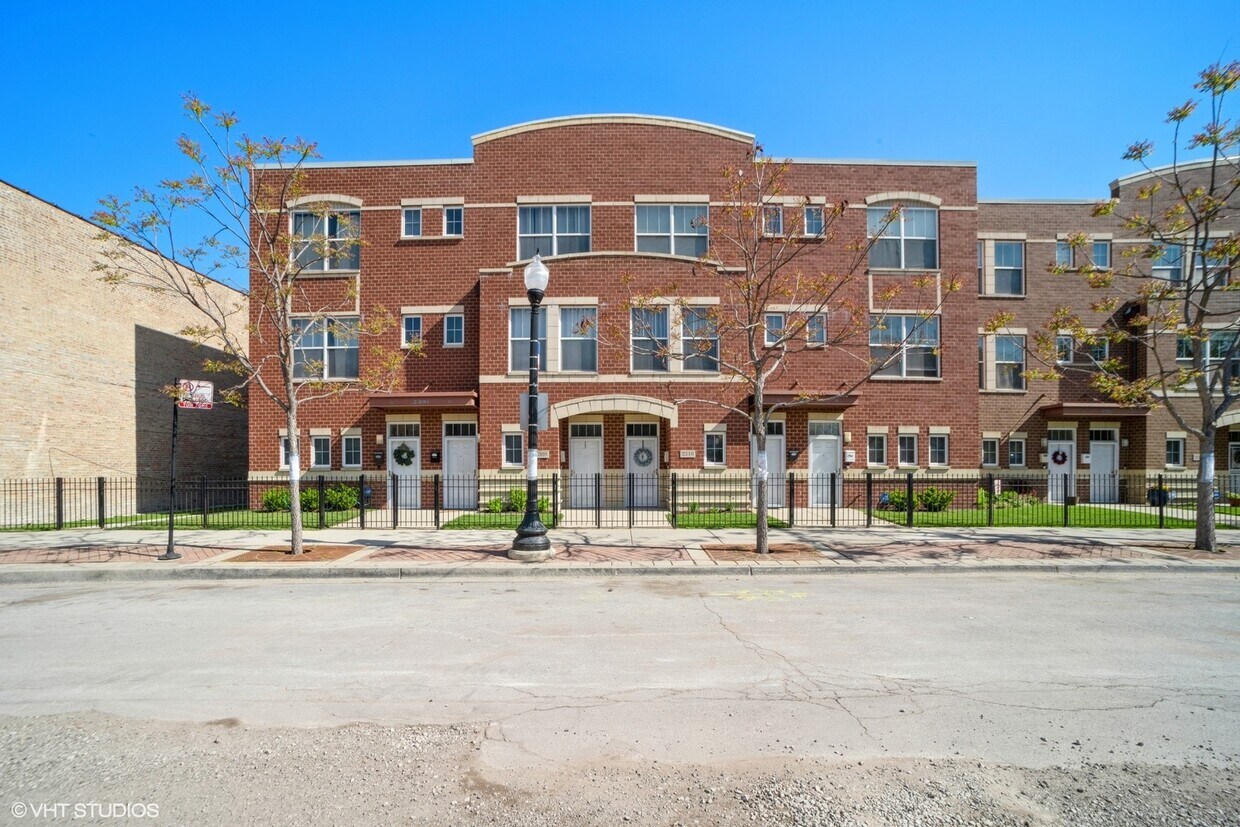 Foto principal - 2312 E 71st St