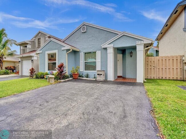 Foto del edificio - 3727 NW 107th Terrace