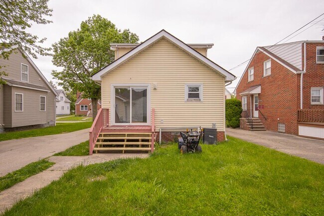 Foto del edificio - 18619 Arrowhead Ave