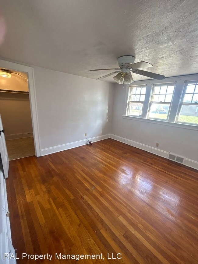Building Photo - 3 br, 2 bath House - 3626 E 65th St