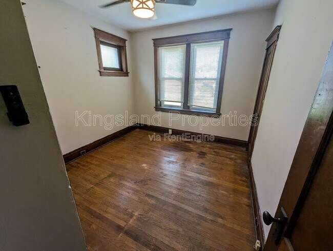 Foto del edificio - 4725 Ray Ave