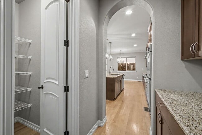 Foto del edificio - 9685 Sunset Hill Cir