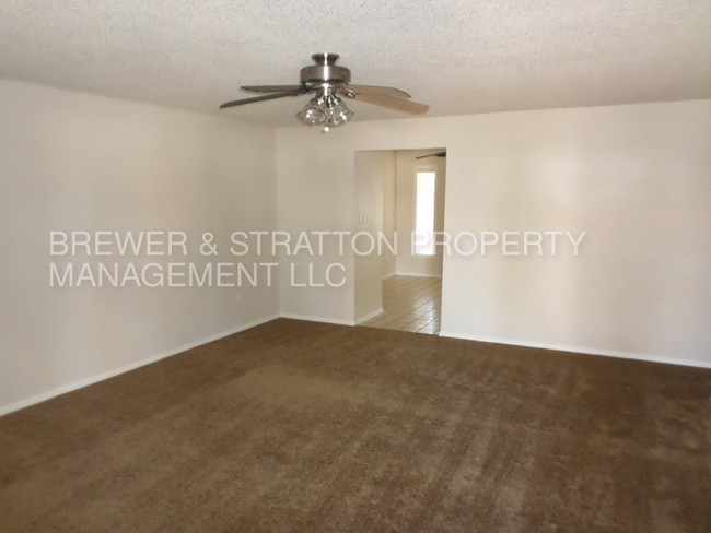 Foto del edificio - 3929 E Willow Ave
