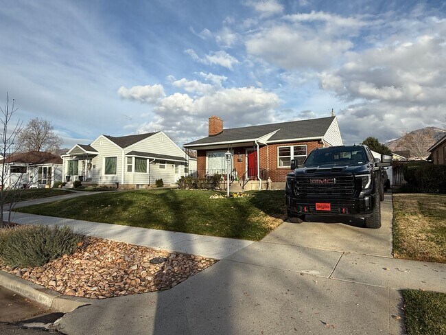 Foto del edificio - Beautiful 4 bedroom 3 bathroom home!