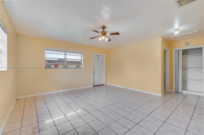 Foto del edificio - 5926 SW 27th St