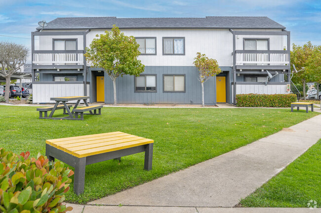 Building Photo - The Gates at the Marina Apartments