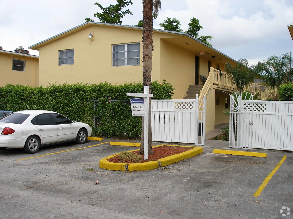 Building Photo - 1548 SW 5th Pl