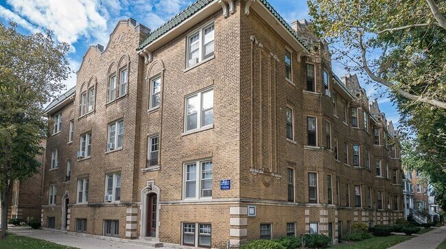 Building Photo - 2110 W Ainslie