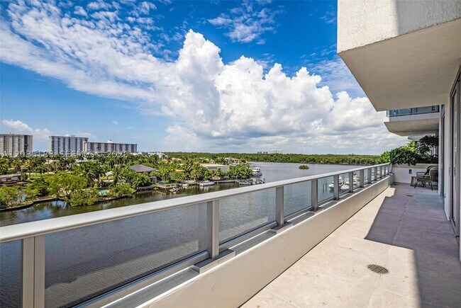 Foto del edificio - 330 Sunny Isles Blvd