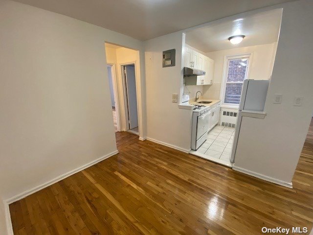 Foto del edificio - 136-42 Maple Ave