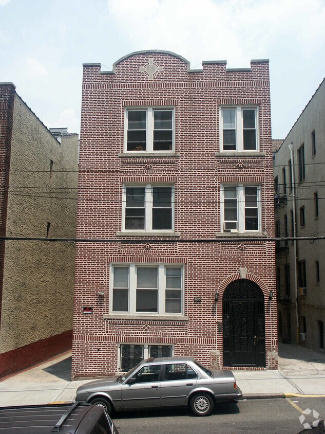 Building Photo - 685 E 234th St