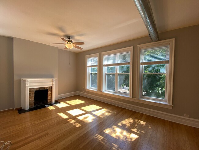Foto del edificio - 2719 N Pine Grove Ave