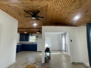 Building Photo - 559 W Redbud Ln