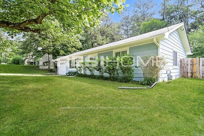 Building Photo - 6688 Branch Dr