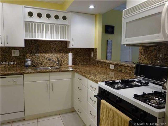 Primary Photo - 3140 S Ocean Dr