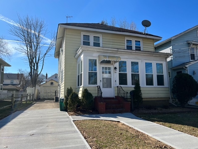 First Floor - 18 Robertson Rd