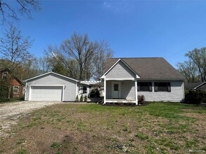 Building Photo - 3165 Chenoa St