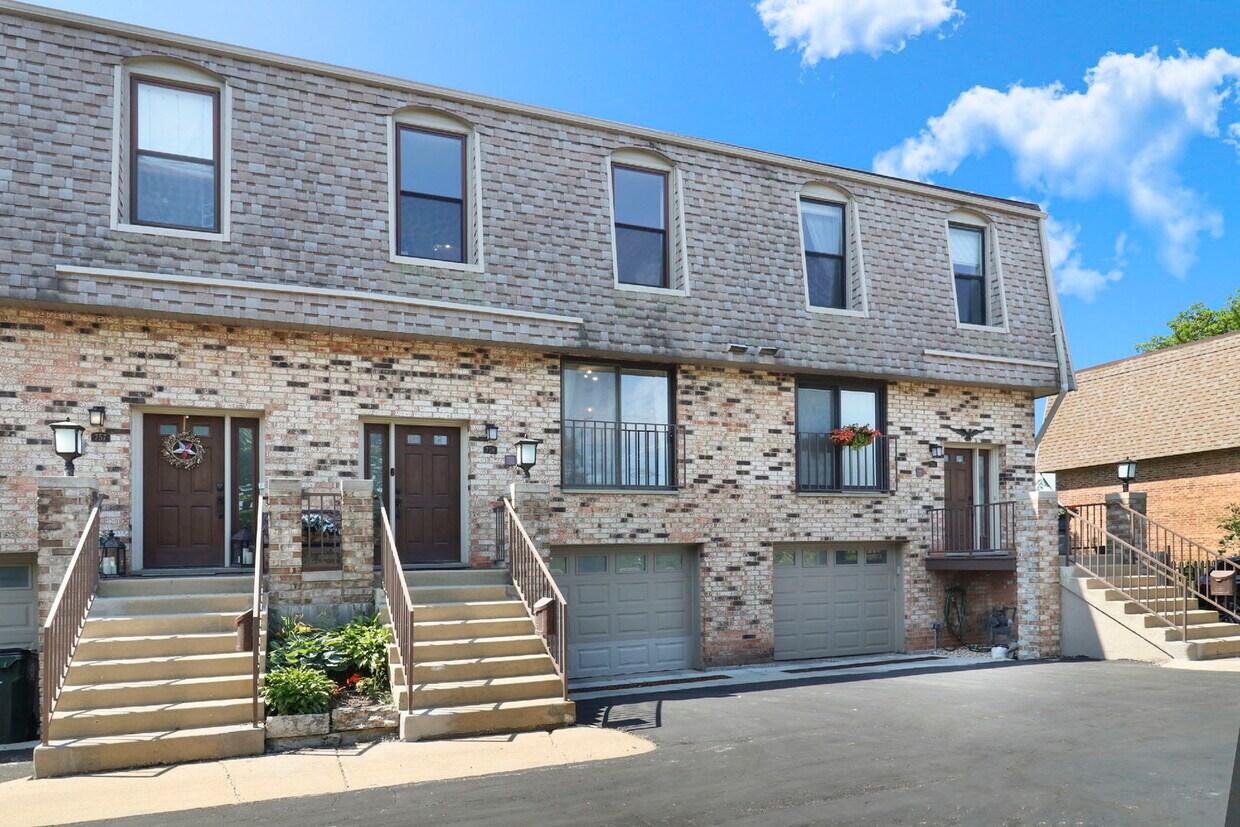 Foto principal - 759 N Old Rand Rd