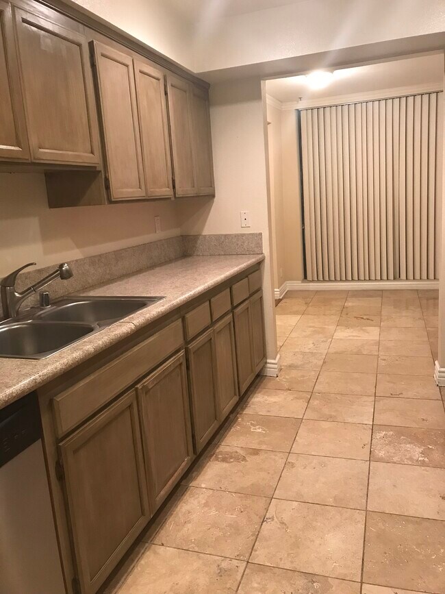 Kitchen - 16866 Kingsbury St