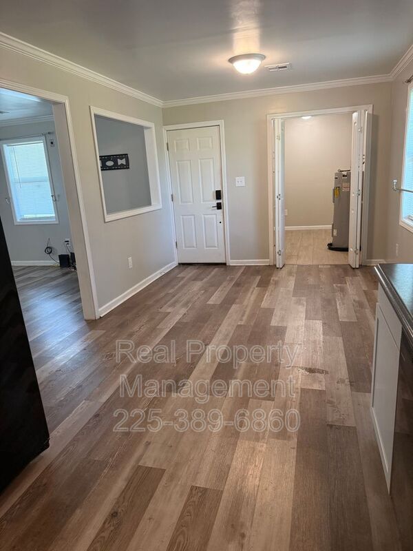 Foto del edificio - 160 Ebony Dr