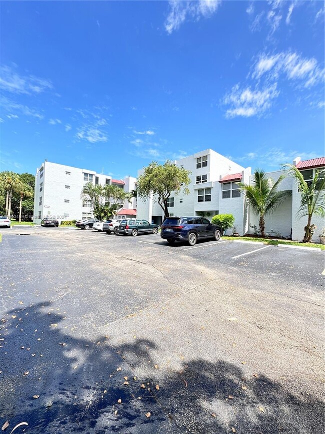 Foto del edificio - 9461 Evergreen Pl
