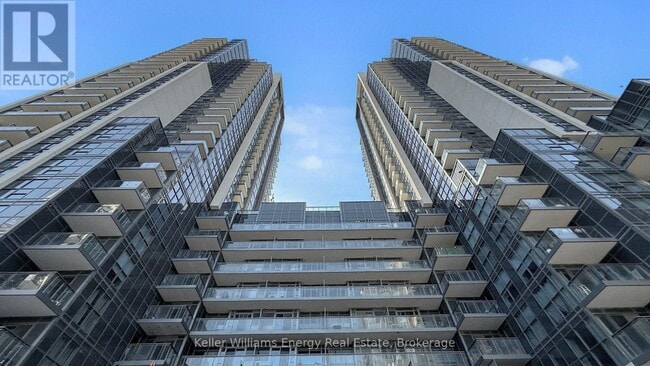 Building Photo - 30 Meadowglen Pl