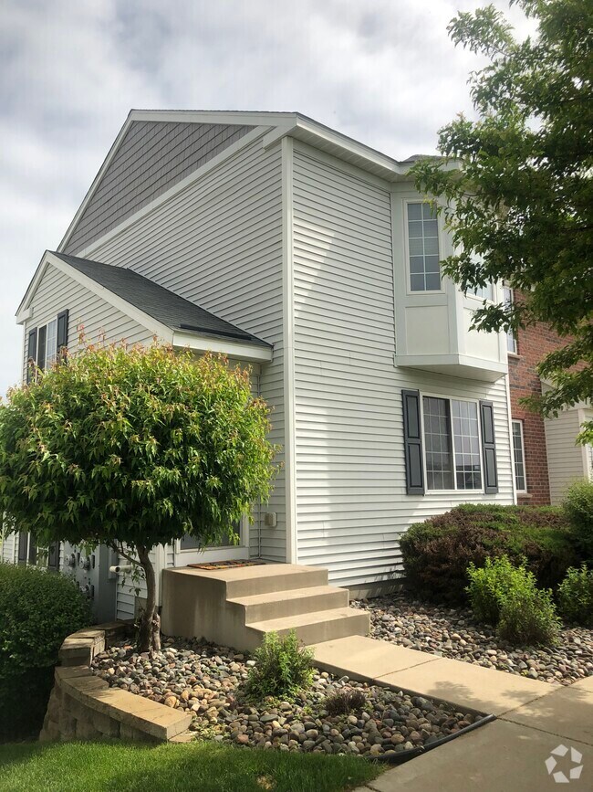 Town Center Gardens Condominiums Apartments for Rent Ramsey, MN 3