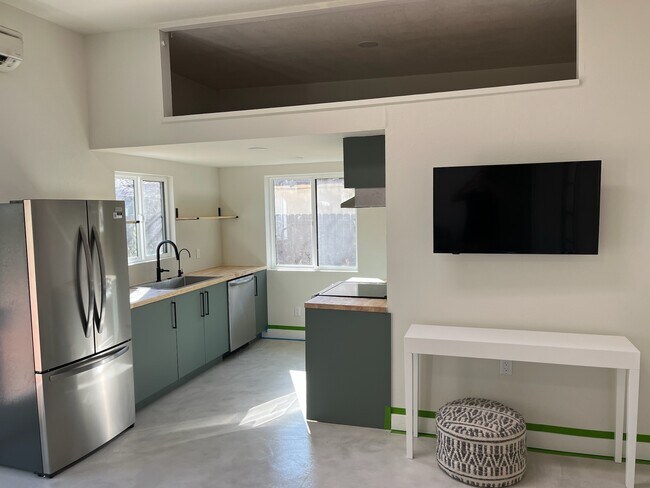 Foto del edificio - 2127 E 6th St