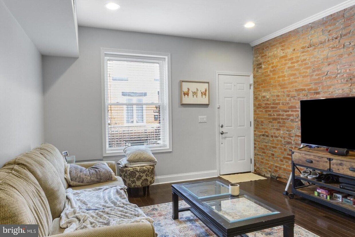 Foto principal - 2442 Kimball St