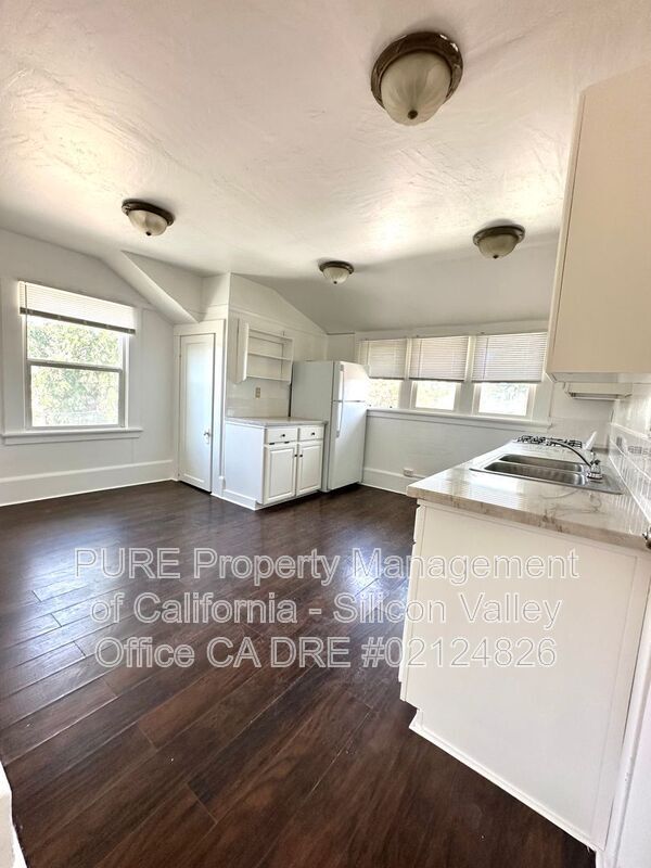 Building Photo - 373 Richmond Ave