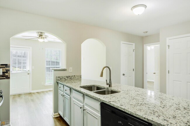 Building Photo - 5000 Buckeye Pl