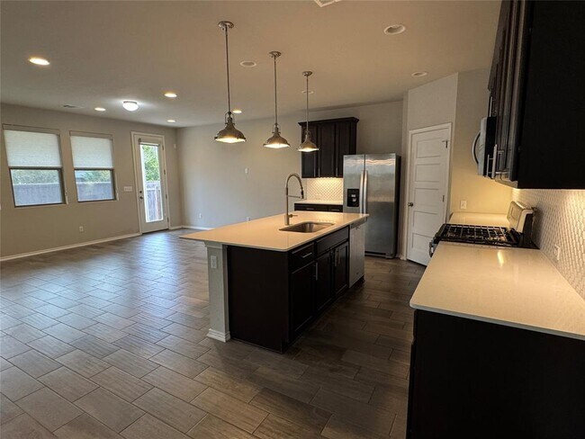 Foto del edificio - 13505 Feldspar Dr