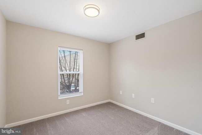 Building Photo - 18450 Lotus Ct
