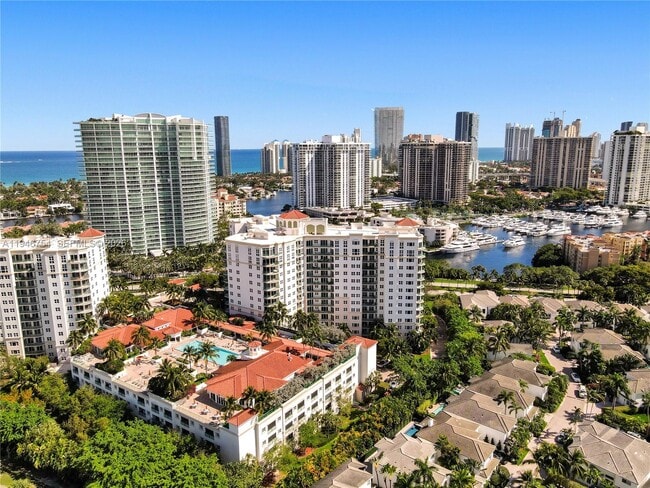 Building Photo - 20000 E Country Club Dr