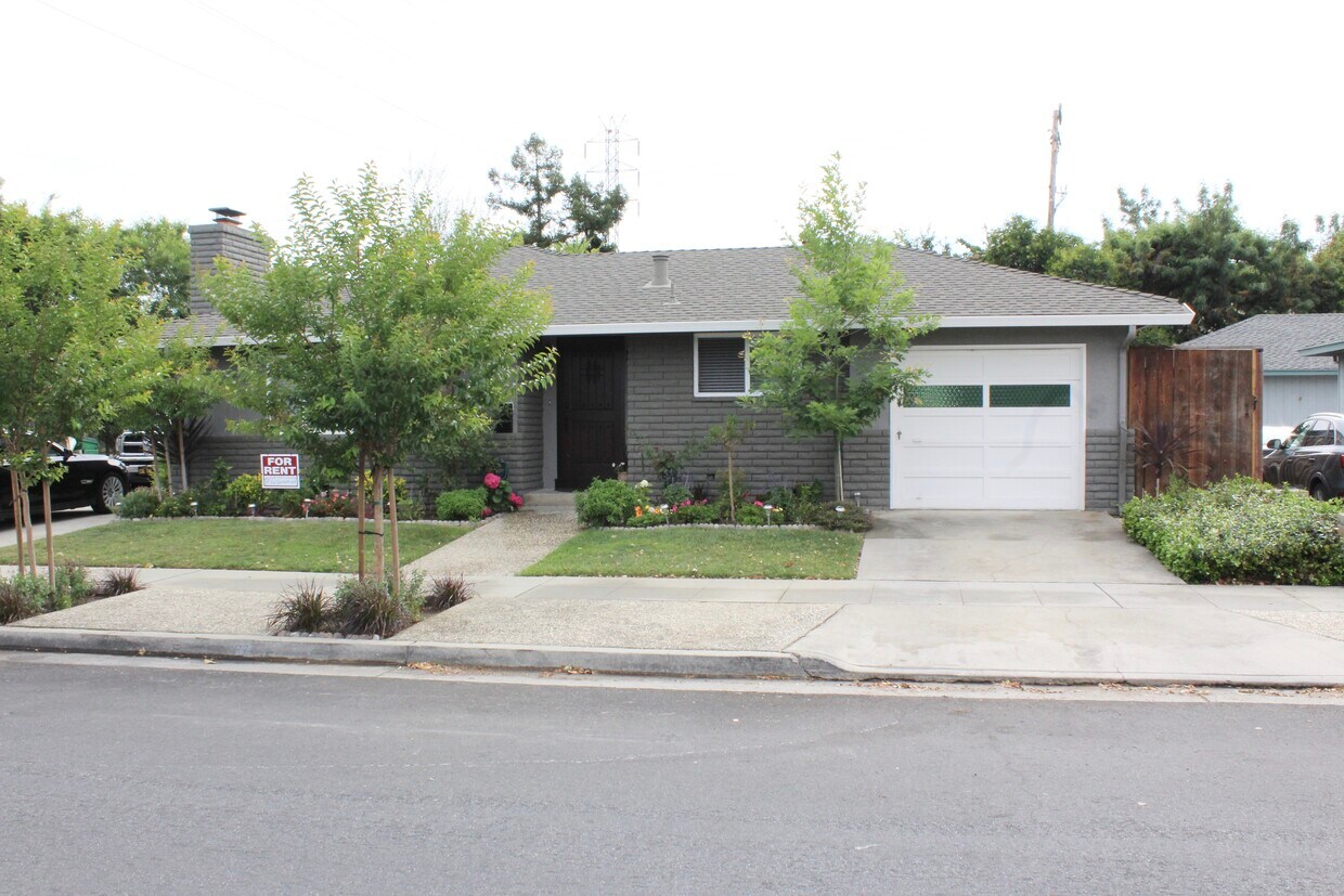 Primary Photo - 2377 Pauline Dr