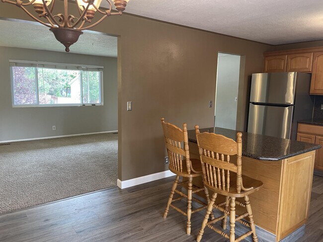 Foto del edificio - 8701 Brynwood Dr