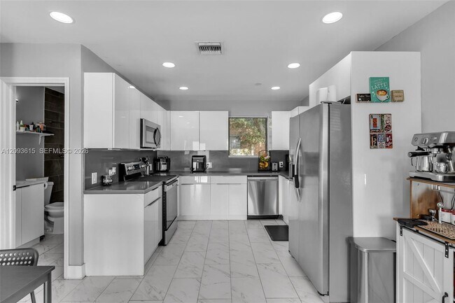 Foto del edificio - 15100 NE 14th Ct