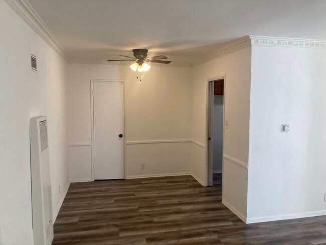 Building Photo - 1118 S Sherbourne Dr