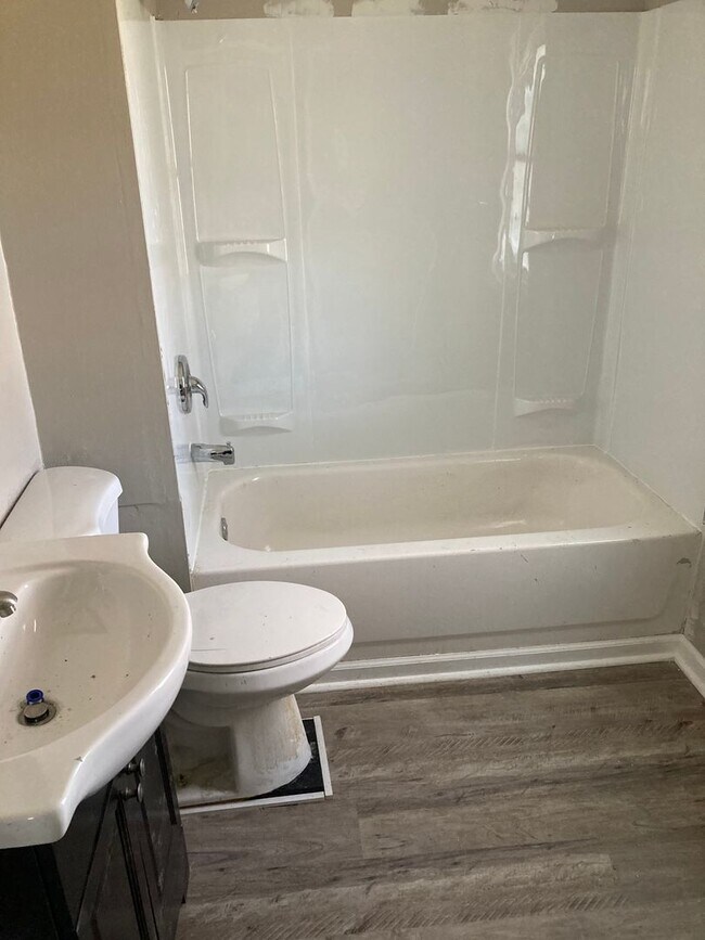 Foto del edificio - 96 Lyndhurst St