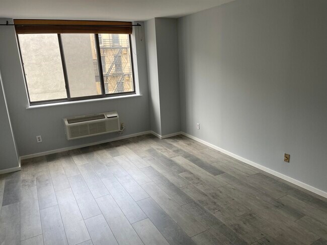 Foto del edificio - 300 Newark St.