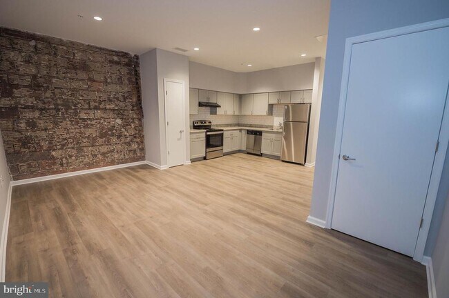 Foto del edificio - 218 W Main St