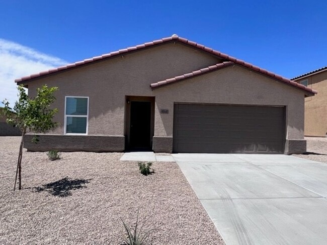 Building Photo - 4 Bedroom New, Garage and fenced yard