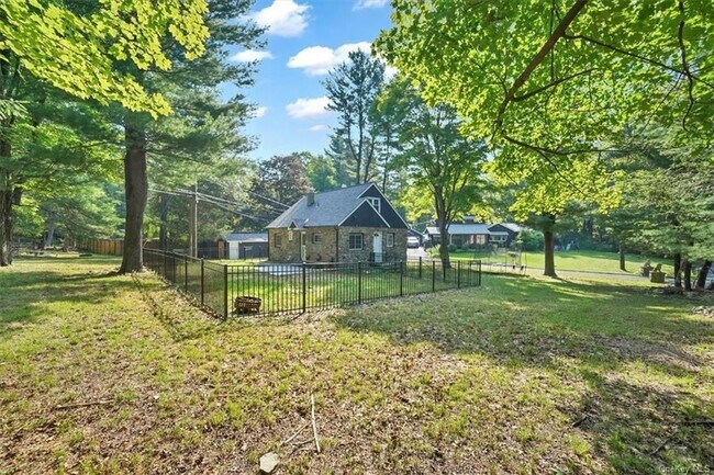 Building Photo - 3 Boyles Ct