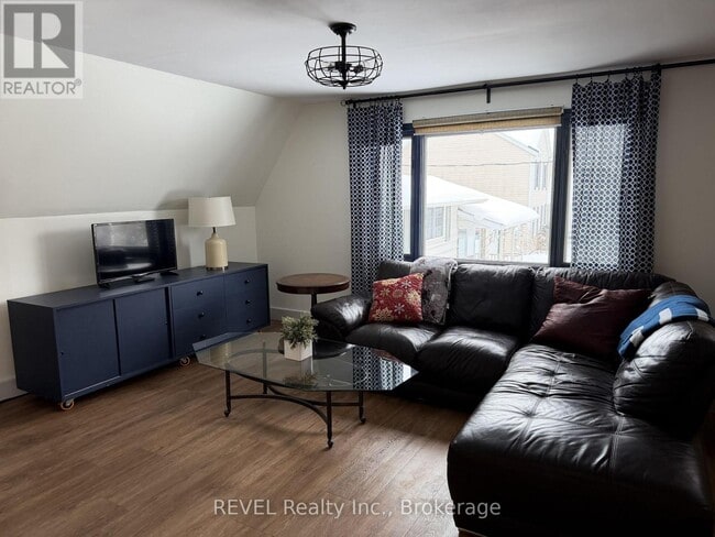 Building Photo - 478 Gate St