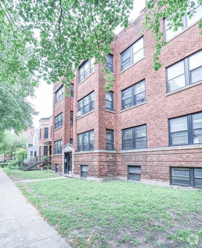 Building Photo - 1539 W Cornelia Ave