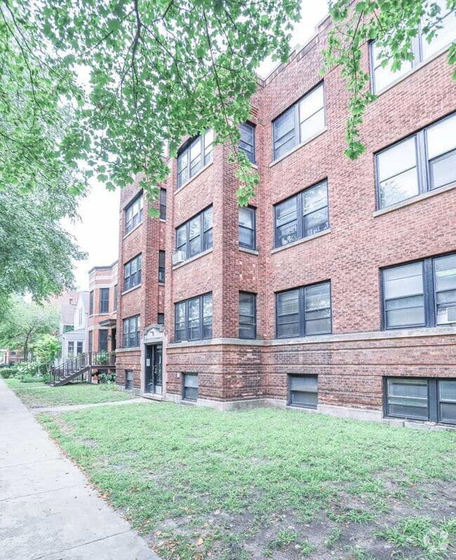 Building Photo - 1539 W Cornelia Ave