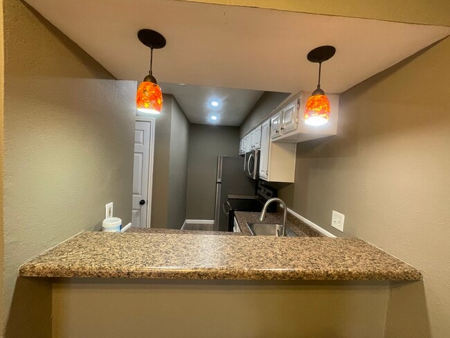 Foto del edificio - 8545 Midpark Rd