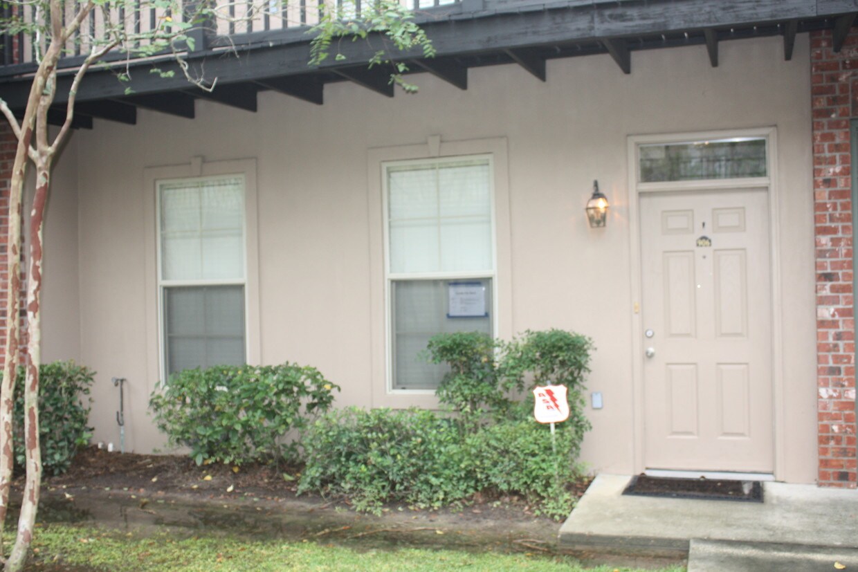 10600 Lakes Blvd, Baton Rouge, LA 70810 Condo for Rent in Baton Rouge