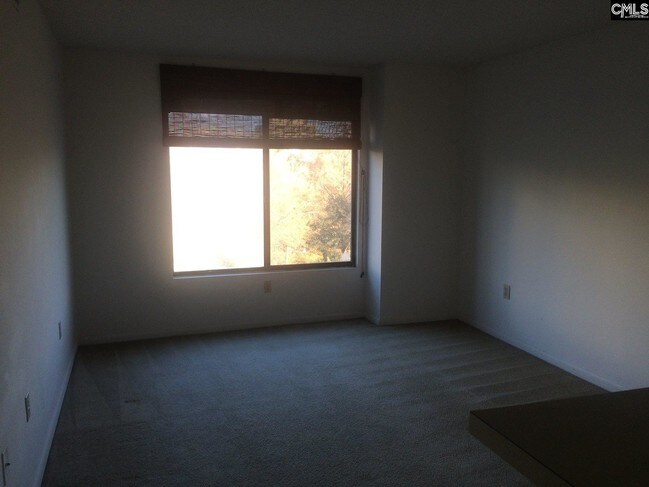 Building Photo - 1600 Park Cir