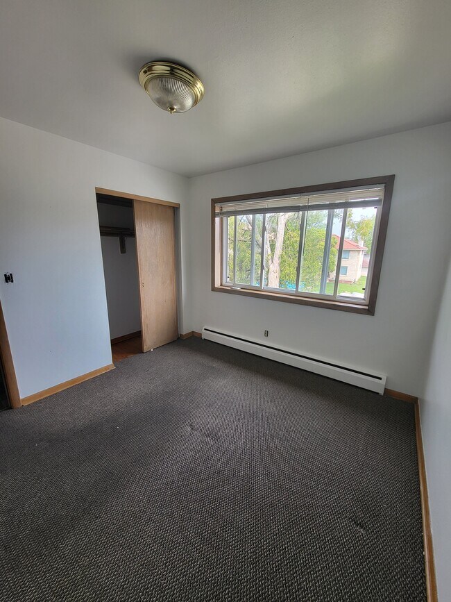 Building Photo - 6521